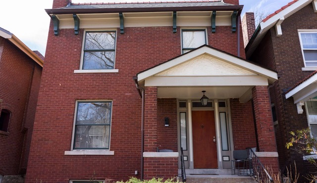 BRICK HOUSE BY FOREST PARK/WASH U