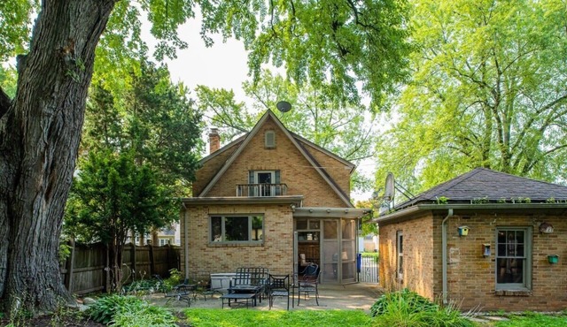 𝐁𝐫𝐢𝐜𝐤 𝐇𝐨𝐮𝐬𝐞 𝐂𝐡𝐚𝐫𝐦 4 br, 3 bath