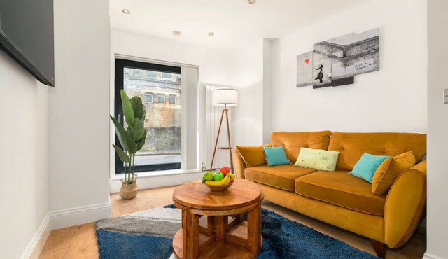 Brick Lane City House over 4 floors- 3 Bedrooms 2 Baths 2 Living Rooms,1 Balcony