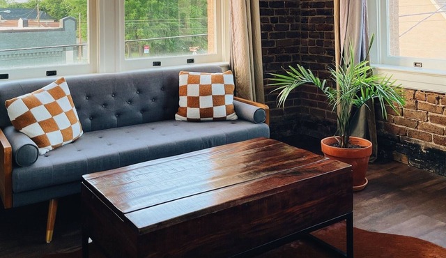 Brick & Leather a The Lofts
