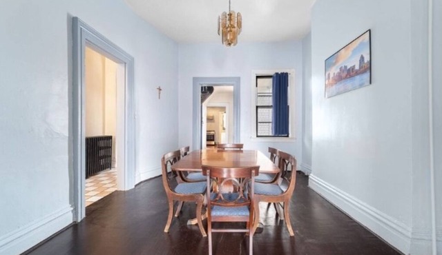 Brick Row Home + 2 Blocks from AGH + stadiums + downtown!