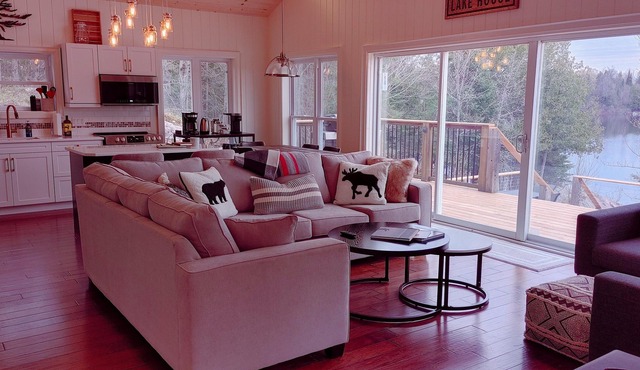 Brick's Lake House Retreat