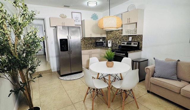 Brickell Apartment. Free Parking. Coastal Vibes. Prime Location!