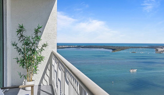 Brickell family 2/2 direct ocean view free parking