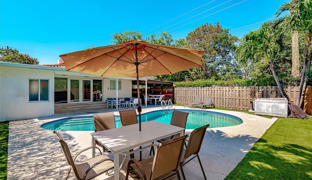 Brickell Jewel Modern Pool Home 5 Min to the Beach