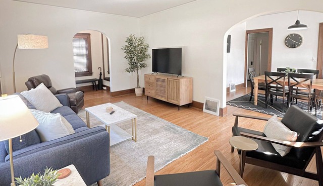 Bricks - Main floor 2 bed/bath home, 2 car garage 3 blocks from Mayo Clinic!