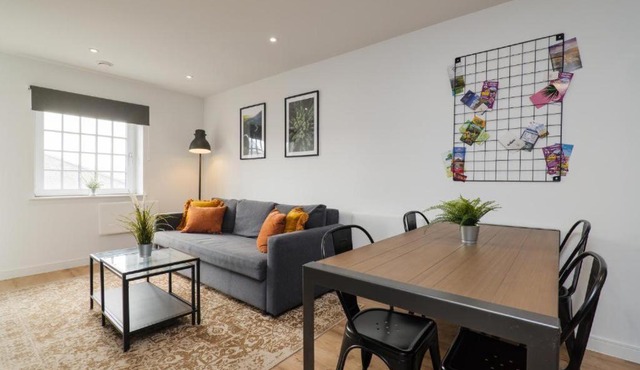 Brickworks Apartment in the City Centre - CF10 5EG