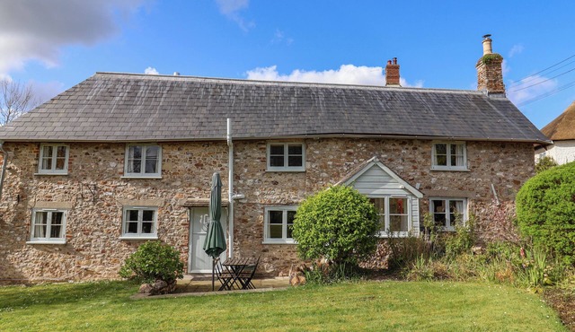 BRIDGE COTTAGE, pet friendly, character holiday cottage in Dalwood