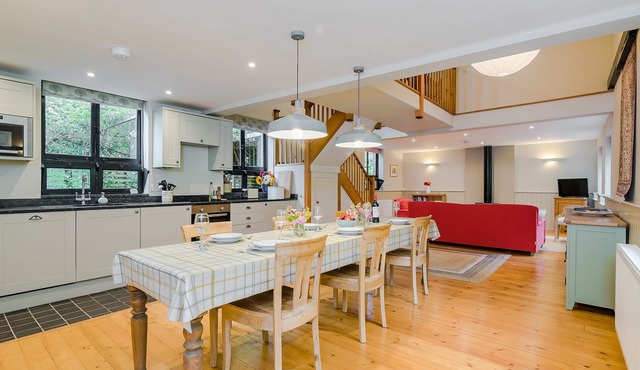 ★Bridge Cottages★Huge garden + Village setting + Near Canterbury + Dog Friendly