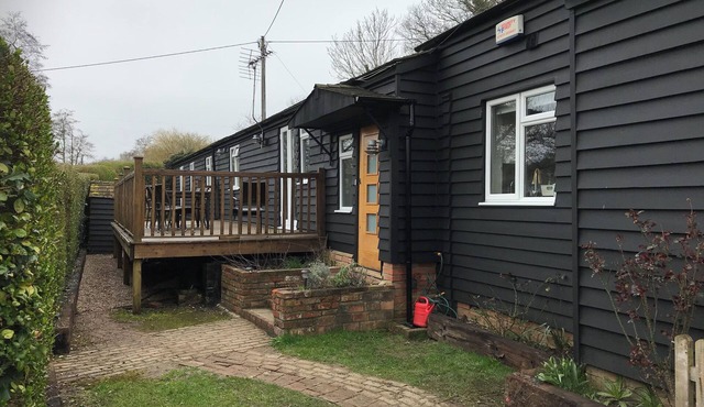 Bridge House - Family hideaway by Pett Level Beach, dog friendly!