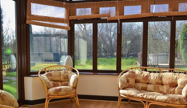 Bridge House is an attractive property with a four poster bed, electric woodburner and a hot tub.