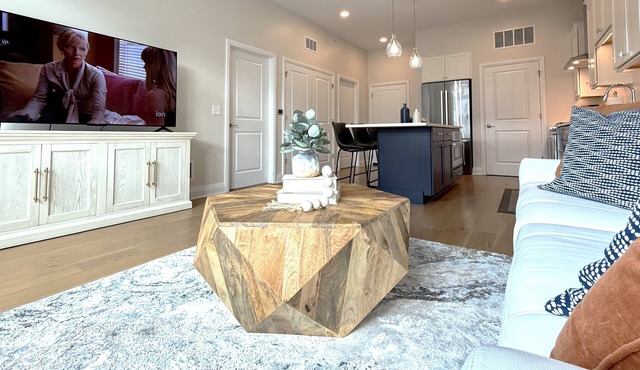 Bridge Park ~ Dublin 1BR/1BA Wonderfully Decorated