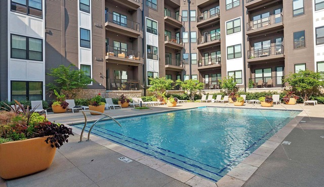 Bridge Park Luxe Summ