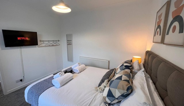 Bridge Place - Spacious Home with plenty of beds!