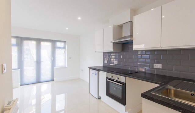 Bridge Road - Room 1