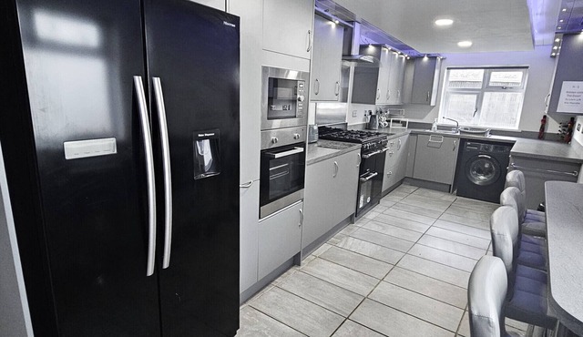 Bridge St 6 Bedroom House - Tranent