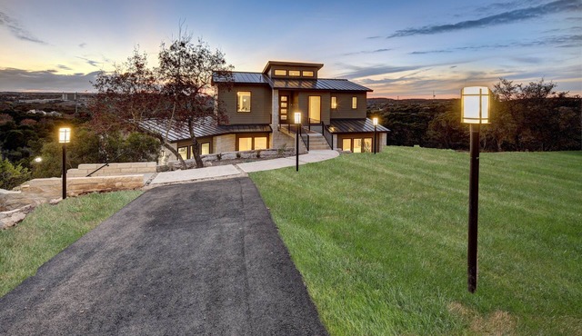 Bridge to Happiness: Cross the entry bridge into a gorgeous 4 bedrooms residence
