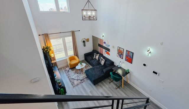 Bridge View/2 King Beds/75"TV/Rain Shower