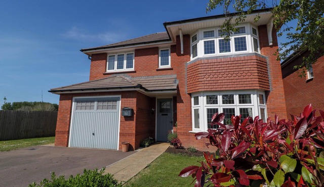 BRIDGE VIEW, pet friendly, country holiday cottage in Caldicot