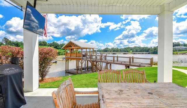 Bridge View Retreat, Bridge View Retreat- Luxurious 4Br -Lake Martin Home