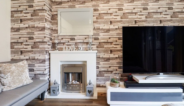 BRIDGEFIELD HOUSE, pet friendly, country holiday cottage in Ashford