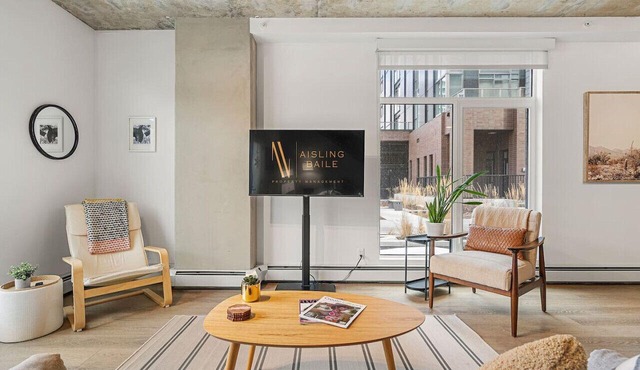 Bridgeland Loft | Downtown | Modern | Pet Friendly