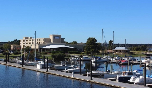 BridgePointe Hotel & Marina