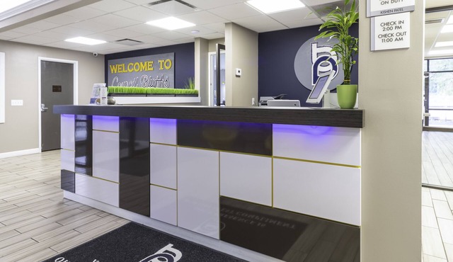 BridgePointe Inn & Suites