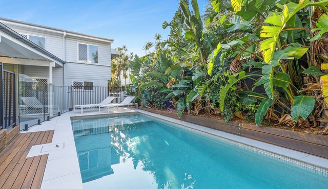 Bridgeport pet-friendly Pool Getaway