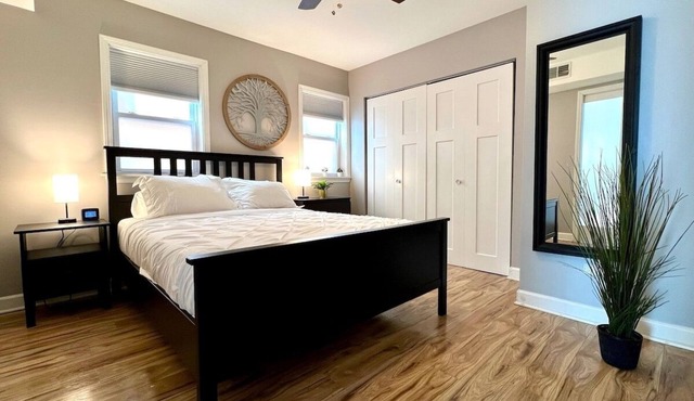 Bridgeport Place -free parking, McCormick-Sox Park