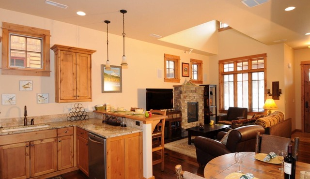Bridger Bungalow - An elegant townhome close to Bozeman and golf course!