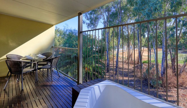 Bridges on Meninya Motel & Apartments