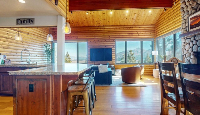 Bridges Townhome 11 Pet-Friendly Deluxe Townhome with Private Hot Tub and Stones throw to slopes by RedAwning