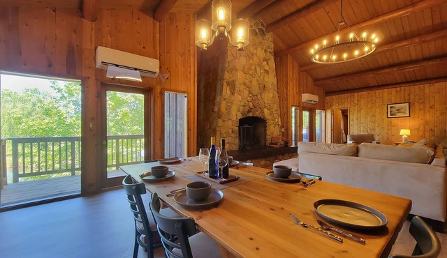 Bridgeview Winery Suite With Gorgeous Mountain Views and Scenic Outdoor Space!