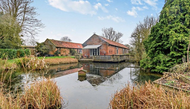 Bridgewater Barn - Four Bedroom House, Sleeps 8