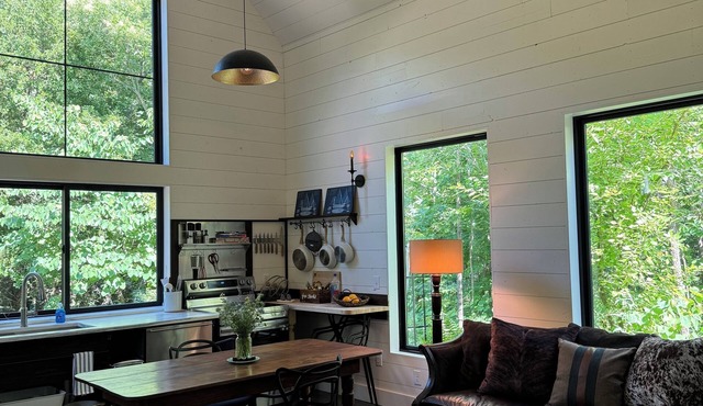 Bridgewater Cabin New/in-town private stay!