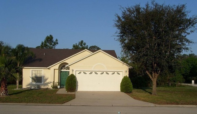 Bridgewater Lakes 3 bedroom 3 bathroom Pool Home