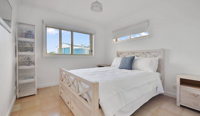 Bridgey Escape - Newly renovated with ocean views!!