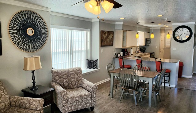 Bridging the gap between convenience and luxury! No stairs! Family-friendly!