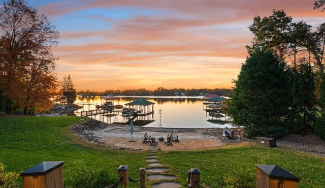 Bridlewood Cove w/Beach, Gameroom, Hot Tub & Optional Boat Rental