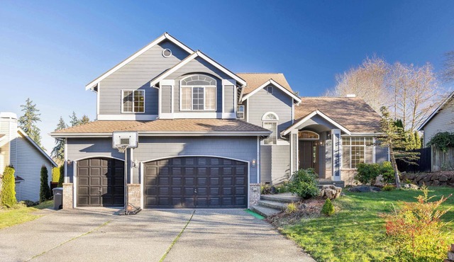 Brier 5BR Retreat w/Pool Table, Deck, Central AC