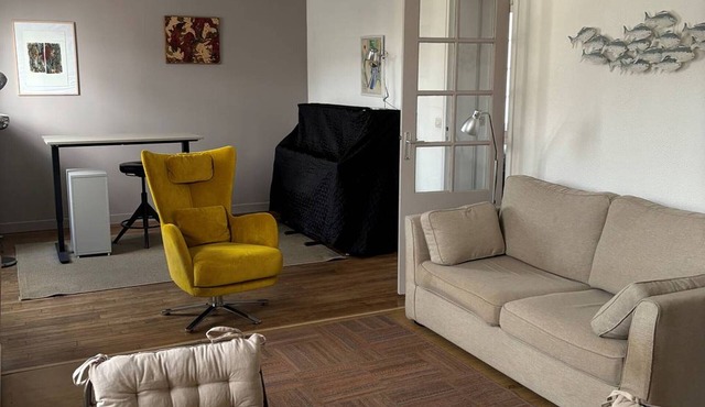 Bright 2-bedroom apartment in the heart of Merville-Franceville