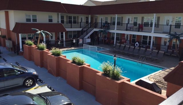 BRIGADOON CONDOMINIUMS n2 bed, 1 bath POOL 17 th & OCEAN GREAT LOCATION