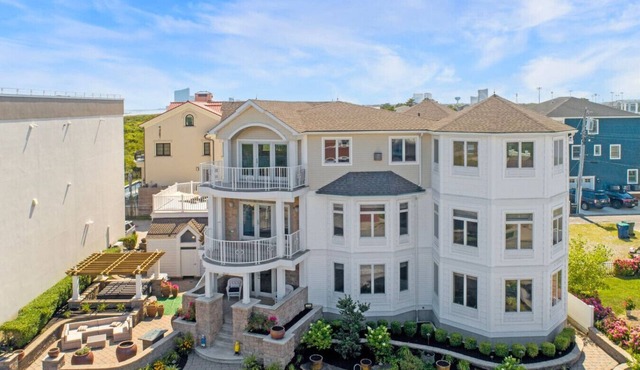 Brigantine Beach Retreat + Sleeps 16