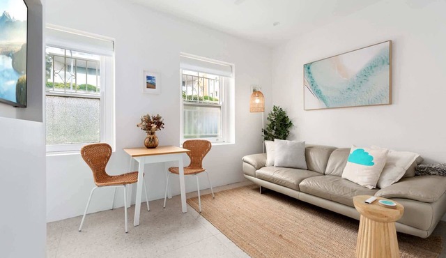 Bright 1-Bed Apartment in Coastal North Bondi