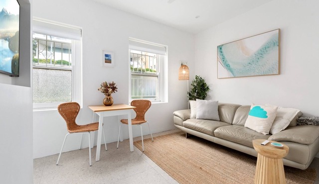Bright 1-Bed Apartment in Coastal North Bondi