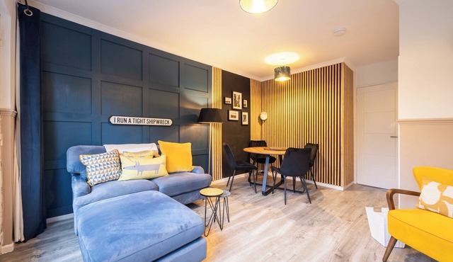 Bright 1-Bed Home with Garden Near Braid Hills Golf Course