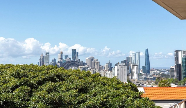 Bright 1-Bed with Balcony & Swimming Pool