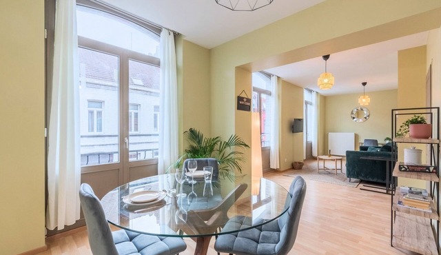 Bright 1 bedroom apartment, close to city center