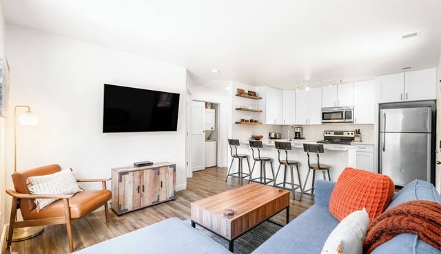 Bright 1 Bedroom, Close to Downtown & Peak 9